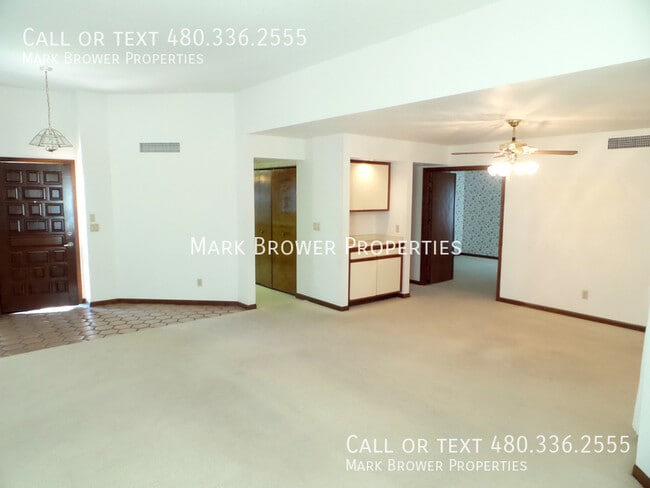 Building Photo - 2175 E Loma Vista Dr