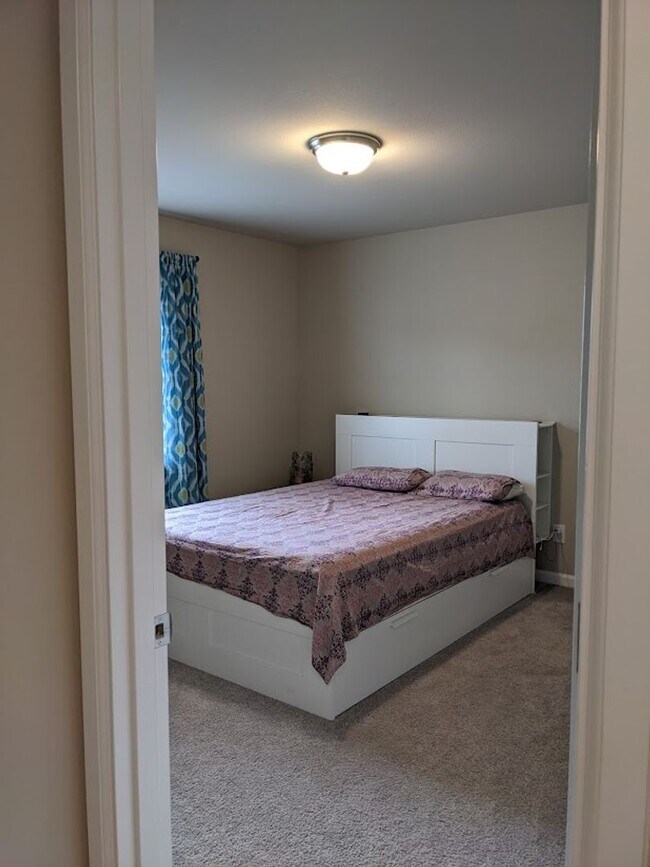 Building Photo - North Creek 4 Bedroom Home