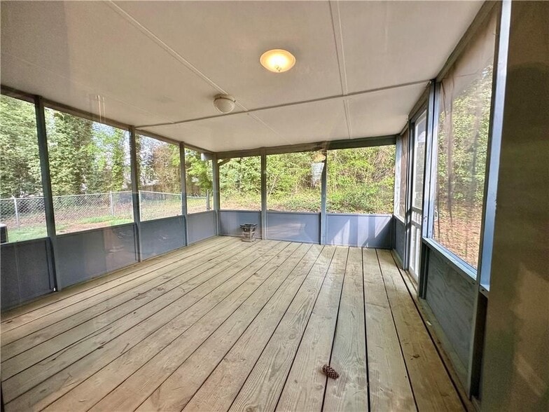 Building Photo - 2848 Ancient Oak Ct SW