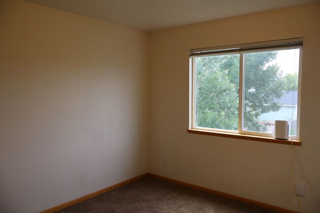 Building Photo - Bright & Spacious Single-Family Home in Gr...