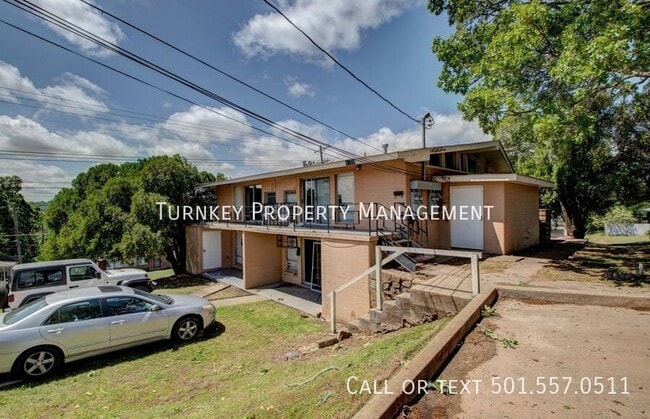 Building Photo - 4700 Lynn Ln