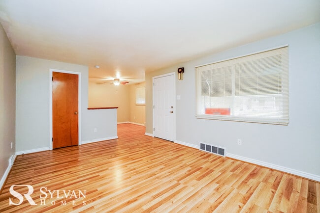 Building Photo - Your dream home is waiting for you.