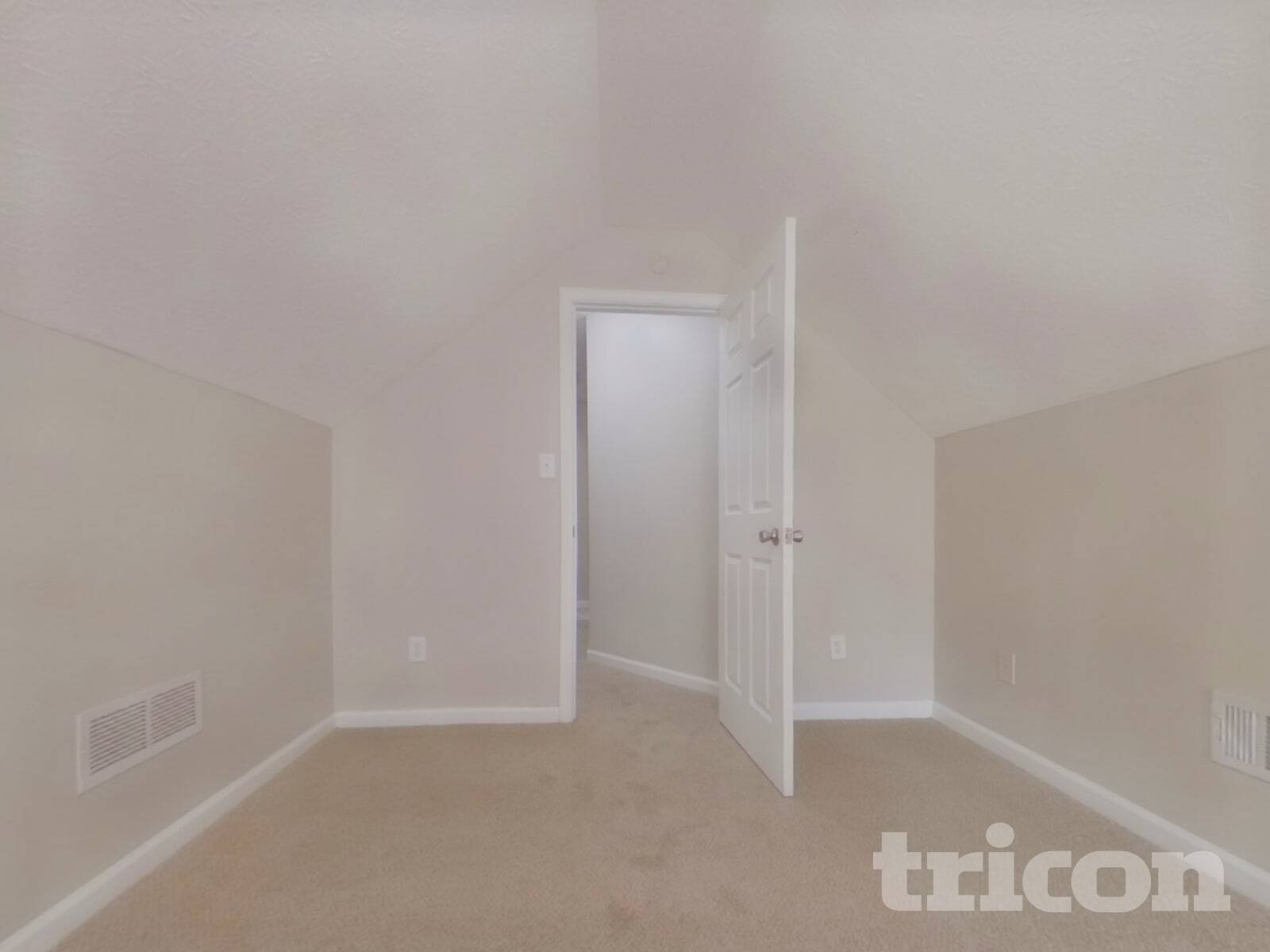 Building Photo - 2054 Laird Rd