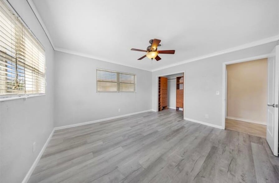 Building Photo - 2591 NE 55th Ct