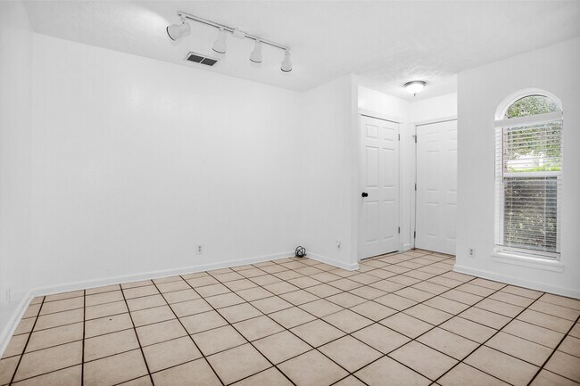 Building Photo - 9541 Clanton St