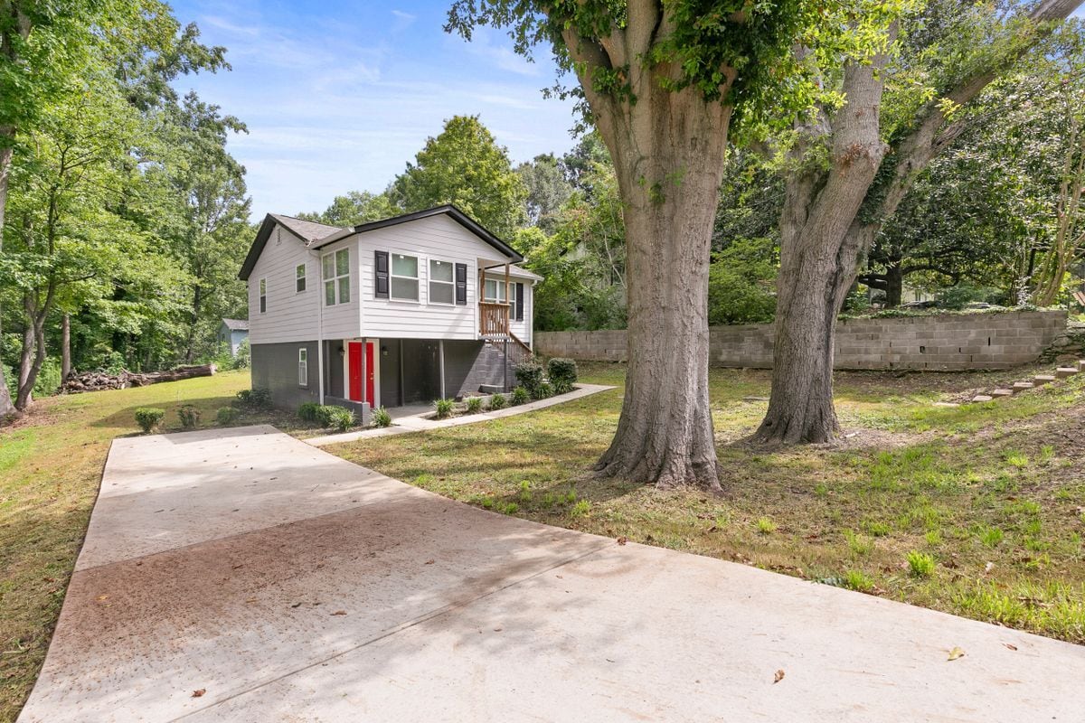 Building Photo - 2343 Carver Dr NW