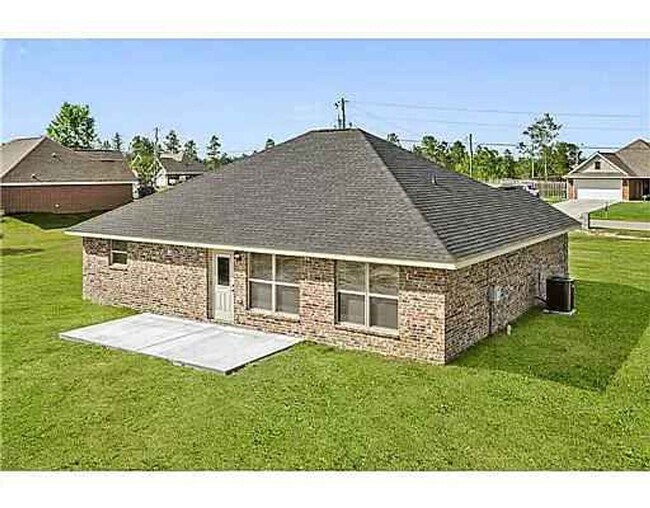 Building Photo - Gorgeous Brick Home located in the much desired West Wortham Elementary School area