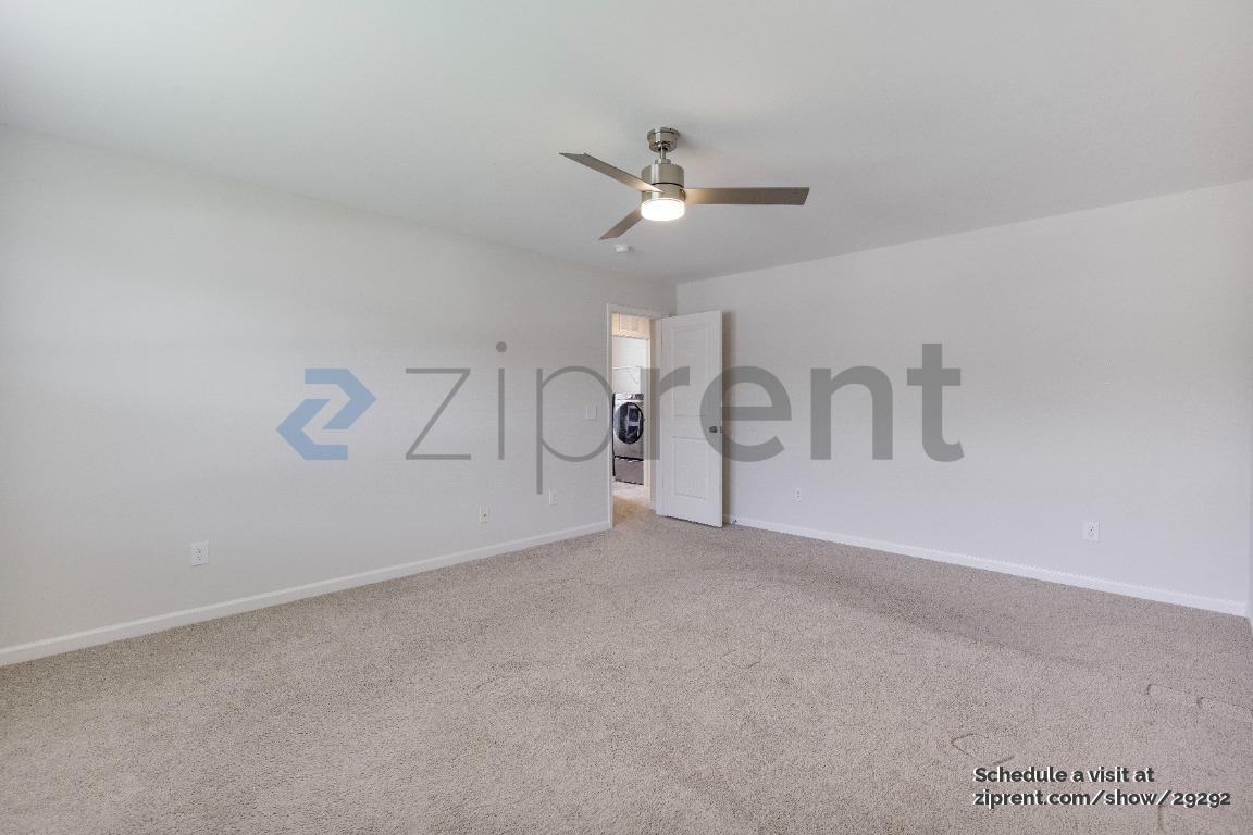 Building Photo - Unit