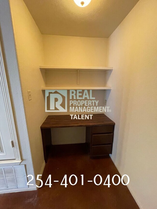 Building Photo - 602 Karey Dr
