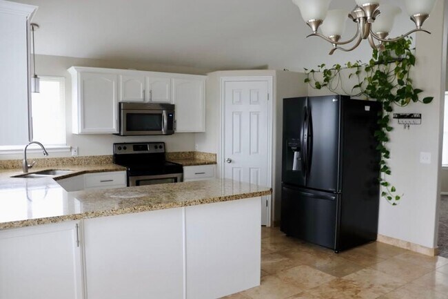 Building Photo - 6793 Mountain Aura Dr