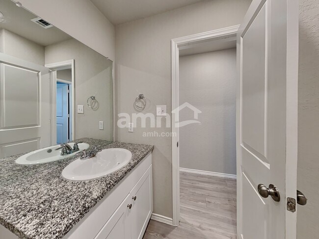 Building Photo - 502 Summersweet Rd