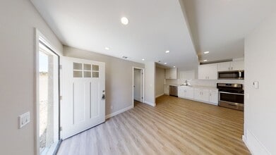 Building Photo - 3BD/1BA on 63rd!