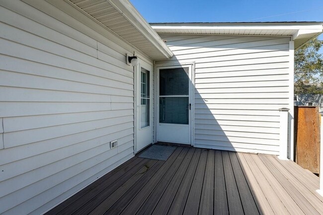 Building Photo - 105 Hemlock St