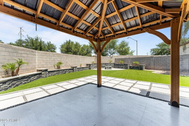 Building Photo - 5134 W Shaw Butte Dr