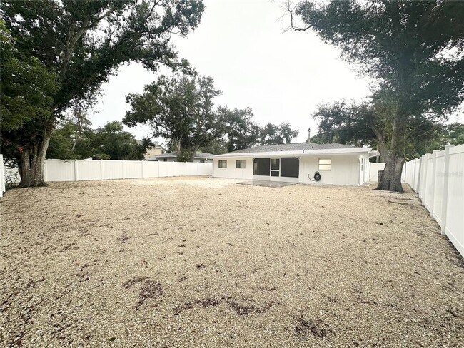 Building Photo - 2238 Clematis St
