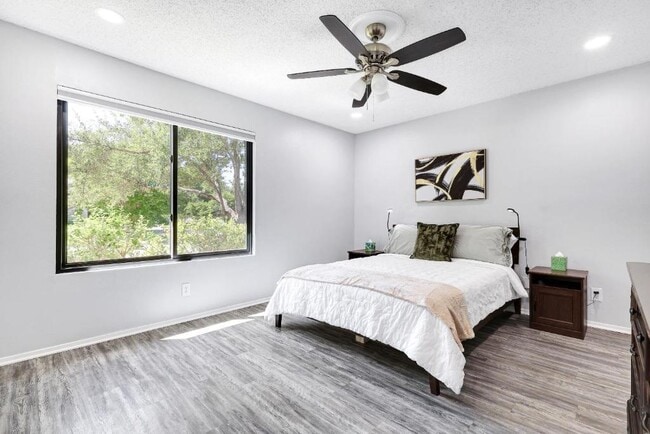 Building Photo - 6807 Skynook Dr