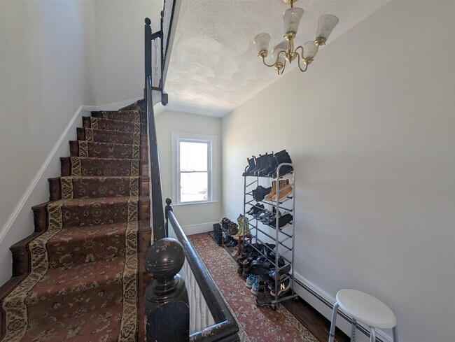 Building Photo - 489 Main St