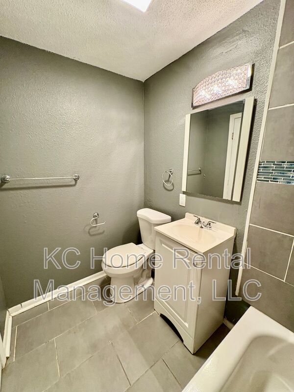 Building Photo - 6103 Walrond Ave