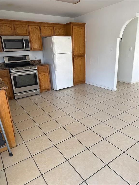 Building Photo - 10 West Dr