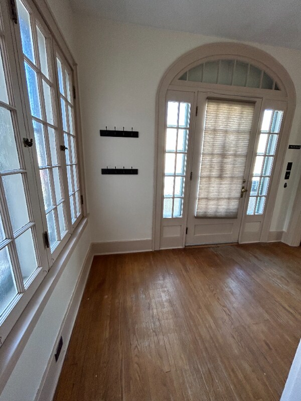 Building Photo - 610 4th Ave N