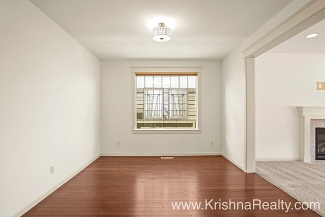 Building Photo - Stunning 4 BD* 2.5 BA* Single Family Home ...