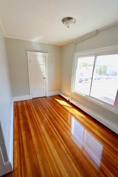 Building Photo - 508 Revere St