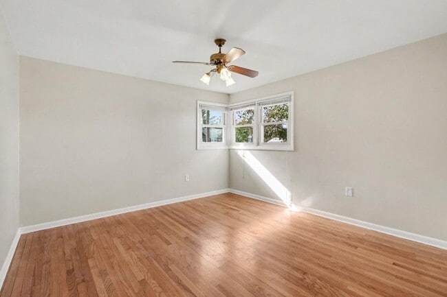 Building Photo - 831 Limekiln Rd