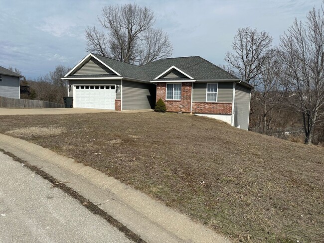 Building Photo - Beautiful 3 bedroom 3 bathroom!!