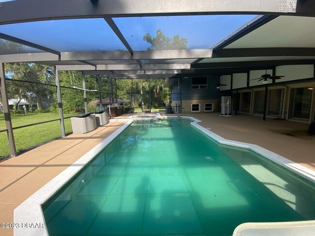 Building Photo - 1 Arrowhead Dr