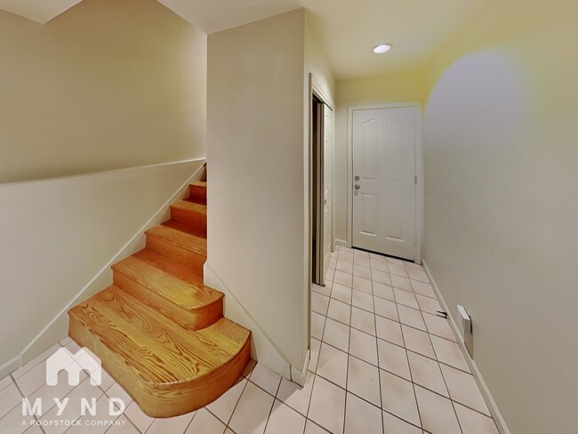 Building Photo - 125 Rosa Flora Cir