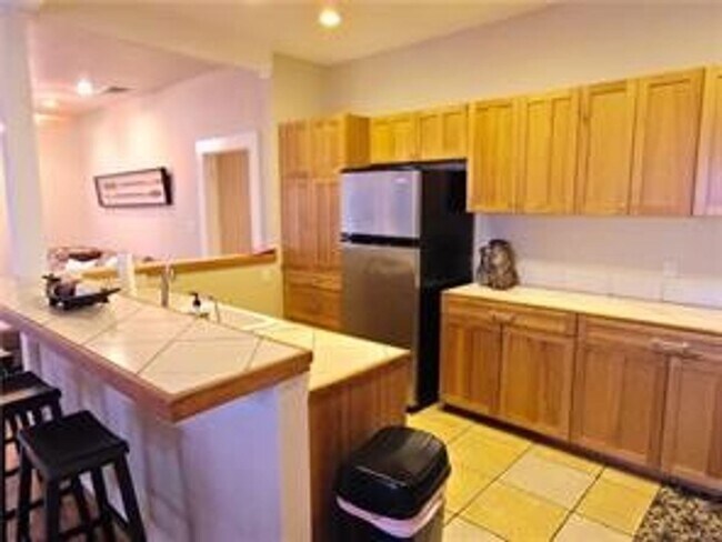 Building Photo - Available: Updated, spacious Tarrytown 4 bed / 4 bath, furnished or unfurnished