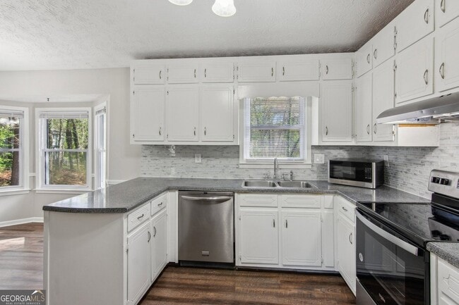 Building Photo - 2453 Falcon Ct