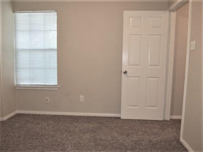Building Photo - 18106 Eganville Cir