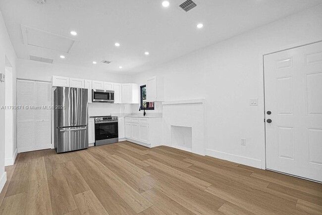 Building Photo - 3040 NW 13th Ave