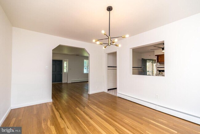 Building Photo - 932 Croton Rd