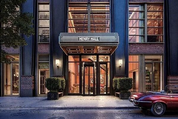 Building Photo - 515 W 38th St