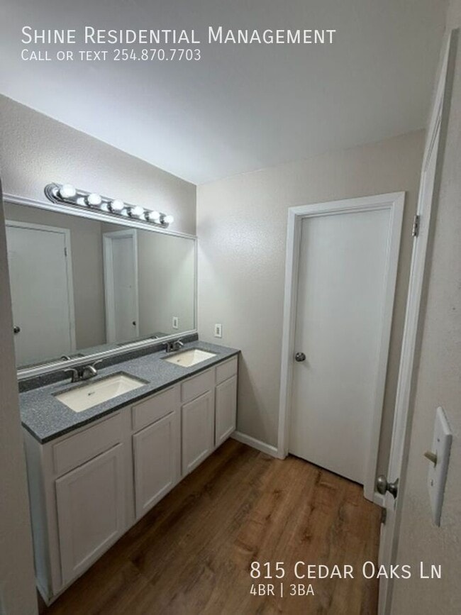 Building Photo - 815 Cedar Oaks Ln