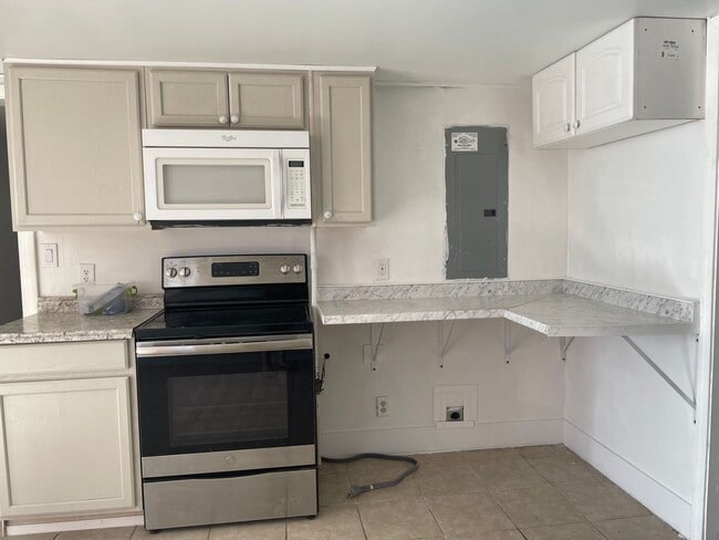 Building Photo - Remodeled Basement Apartment, 3 Bedrooms!