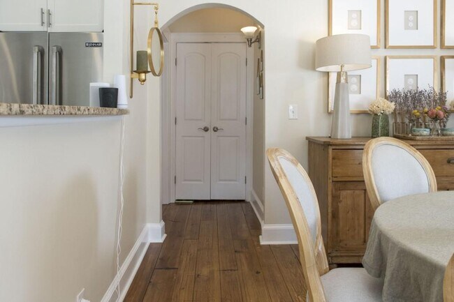 Building Photo - 801 Durant Pl NE