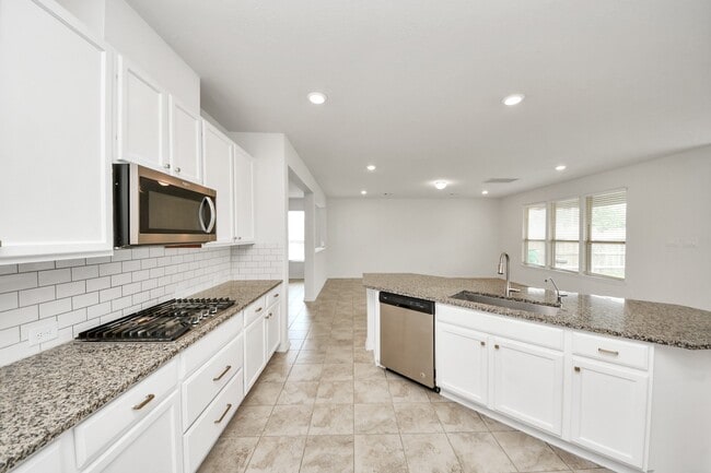 Building Photo - 25430 King Reyes St