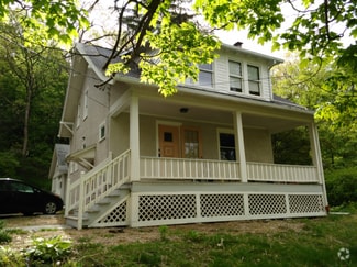Building Photo - 609 E Shore Dr