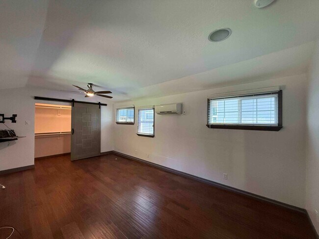 Building Photo - Charming Land Park 2 Bedroom