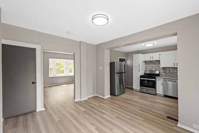 Building Photo - Stunning 2 bedroom home in Carrick availab...
