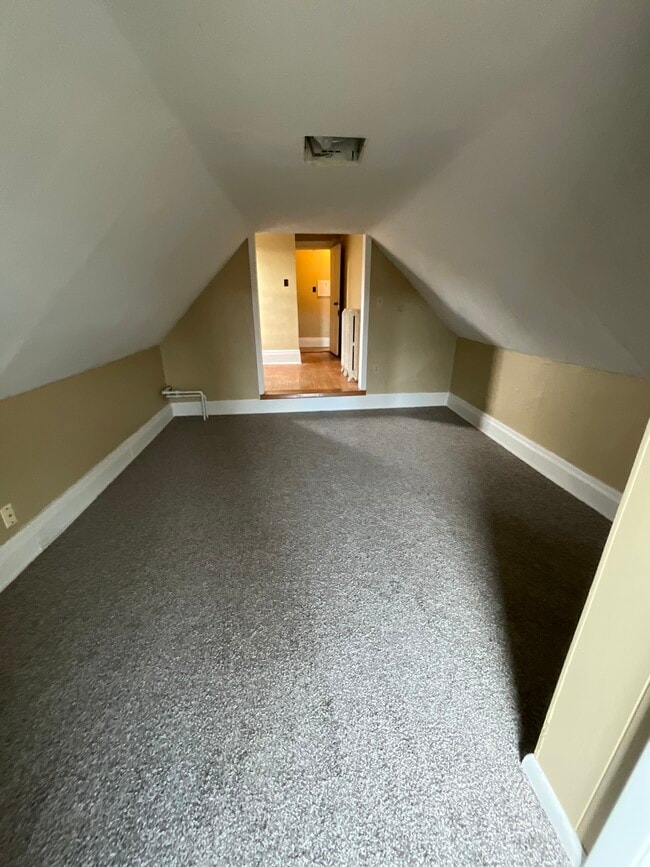 Building Photo - 1324 E 2nd St