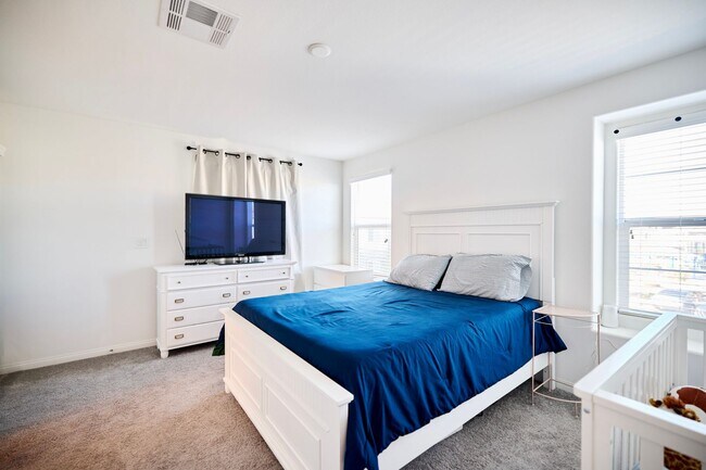 Building Photo - Henderson Townhome for rent