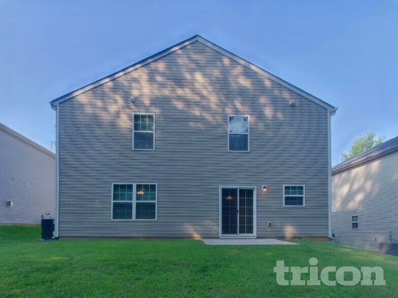 Building Photo - 4522 Dalbeth St