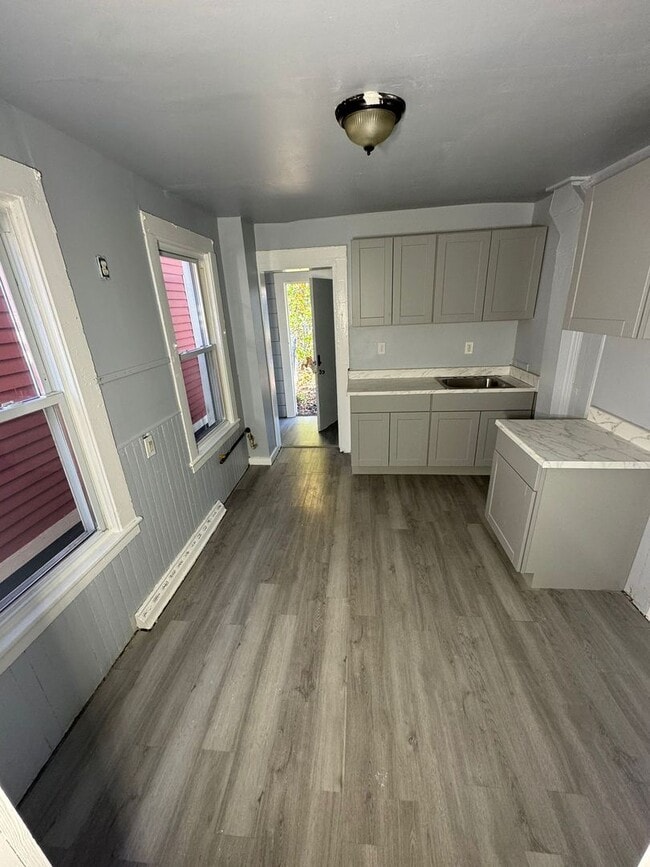 Building Photo - SINGLE FAMILY HOUSE FOR RENT