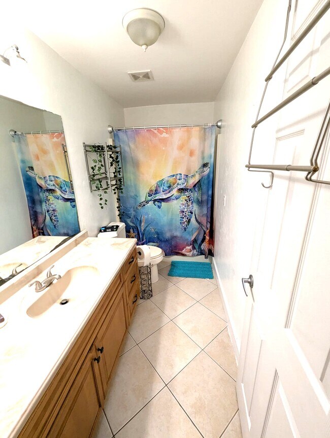 Building Photo - 2204 NW 29th Ave