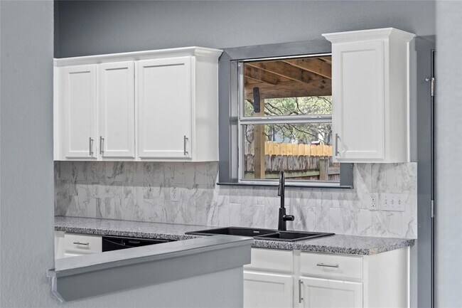 Building Photo - 38 Deer Ridge Rd