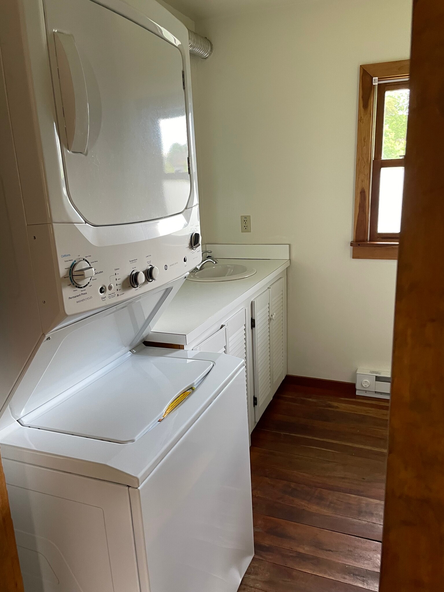 Building Photo - 202 W Pine St